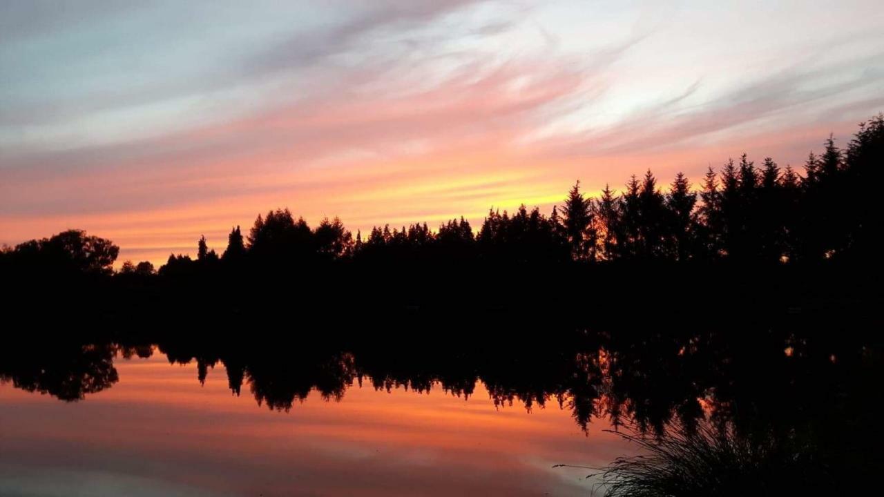 Spruce Lake Sauviat-sur-Vige Kültér fotó